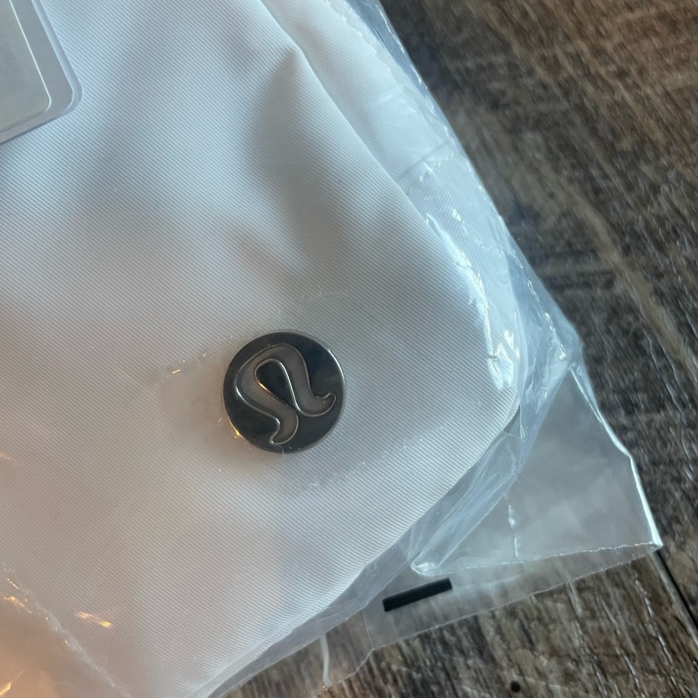 NWT Lululemon White Belt Bag - Picture 3 of 5
